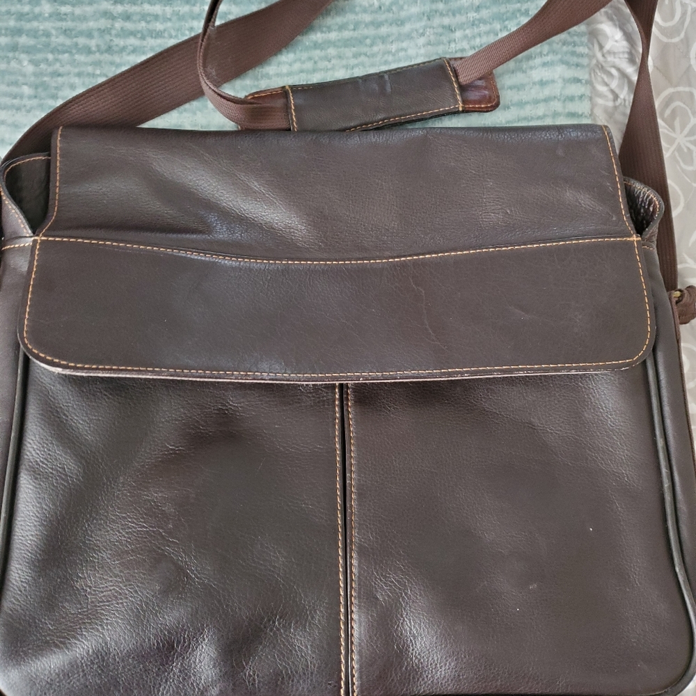 Mens brown leather laptop bag Bass great shape.
